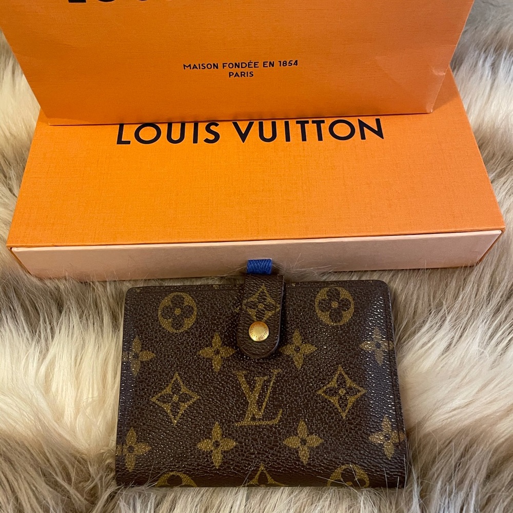 SOLD✈️Authentic Louis Vuitton small wallet